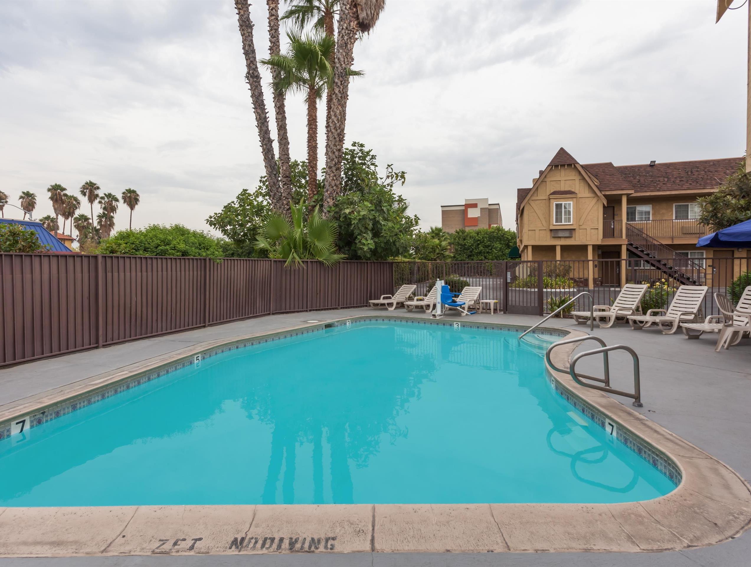 La Quinta Inn & Suites By Wyndham San Bernardino Exteriér fotografie